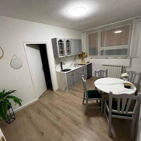 Apartman Gold Maris Karlovac Exterior photo