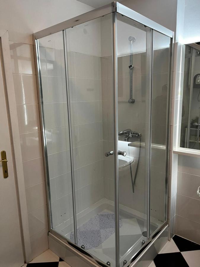 Apartman Gold Maris Karlovac Exterior photo