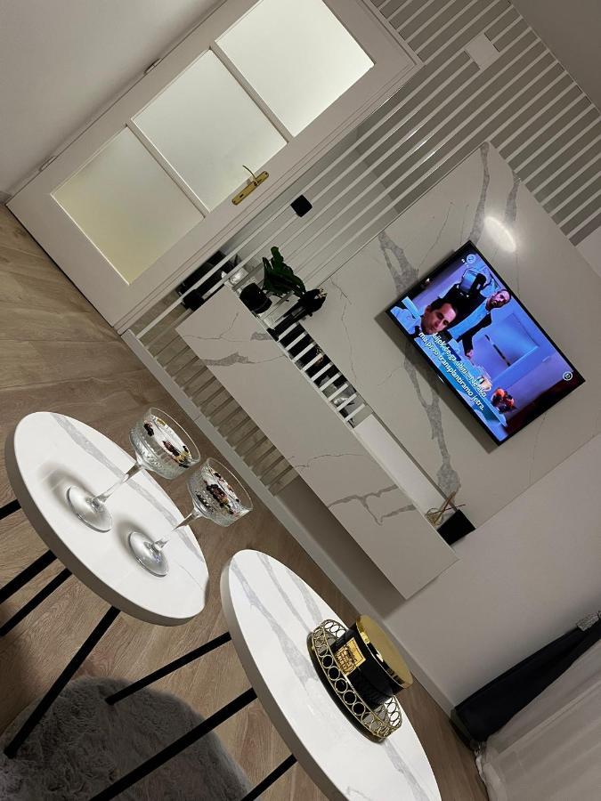 Apartman Gold Maris Karlovac Exterior photo