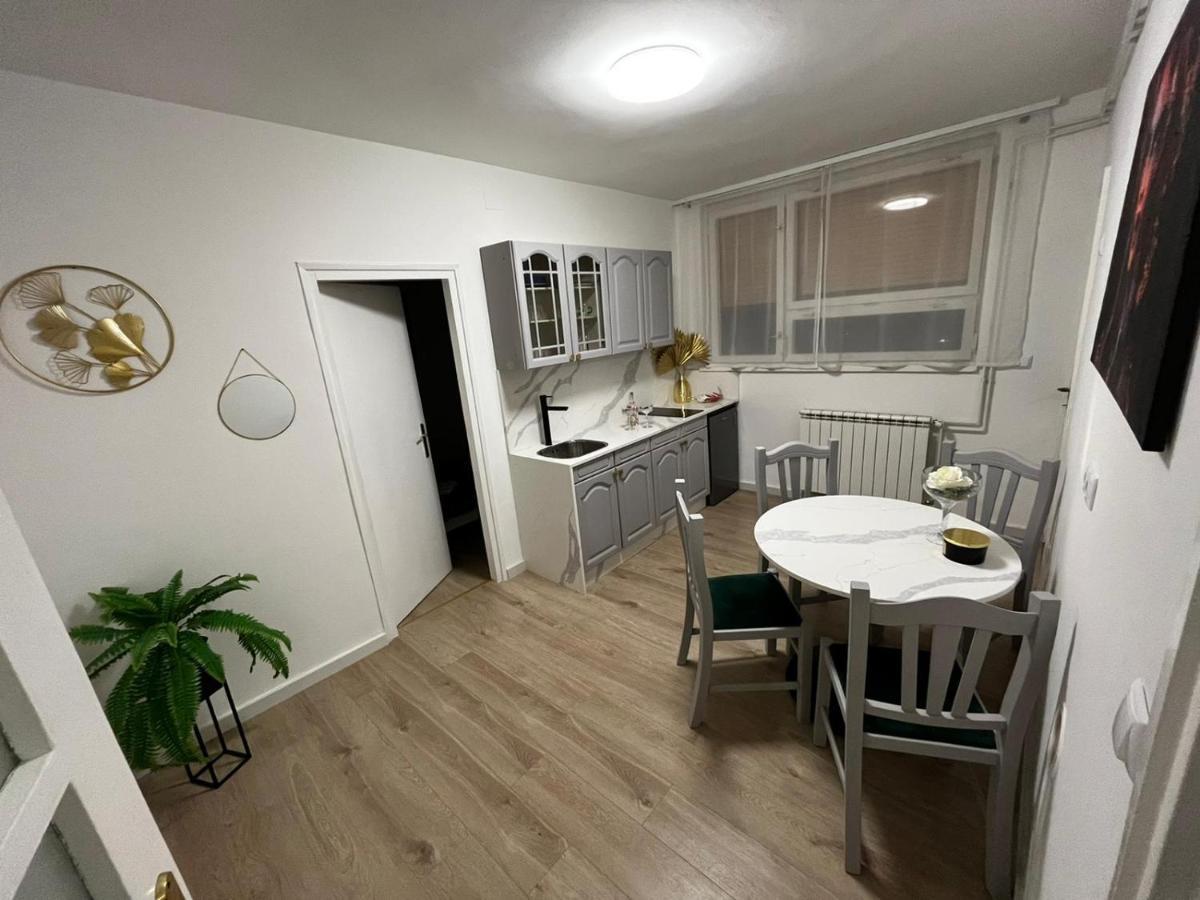 Apartman Gold Maris Karlovac Exterior photo