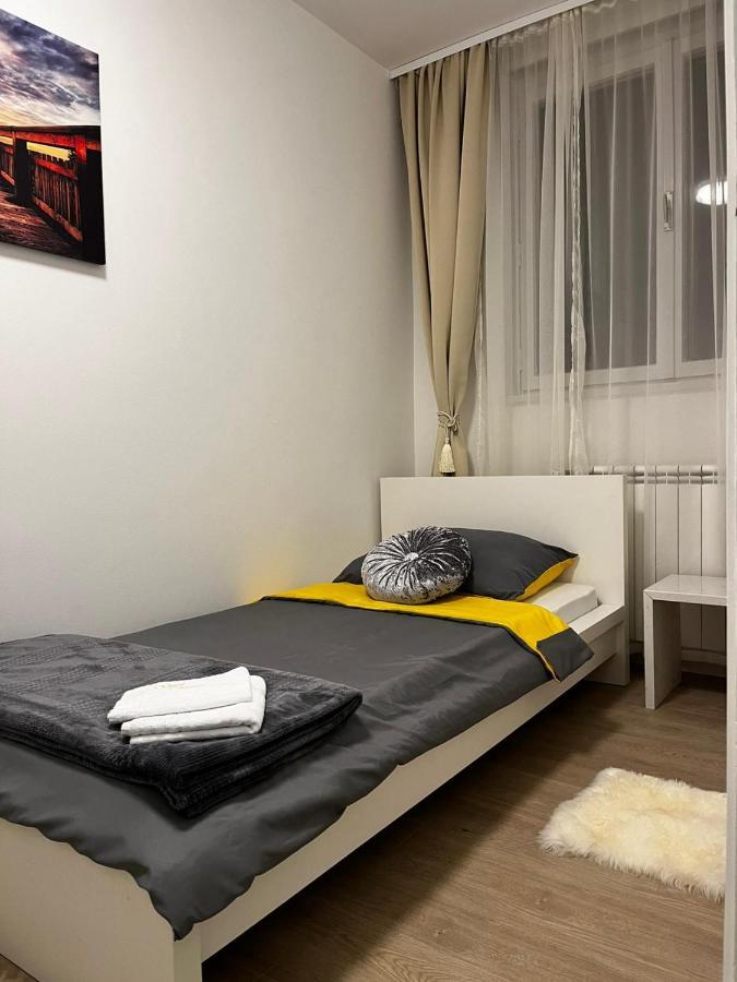 Apartman Gold Maris Karlovac Exterior photo